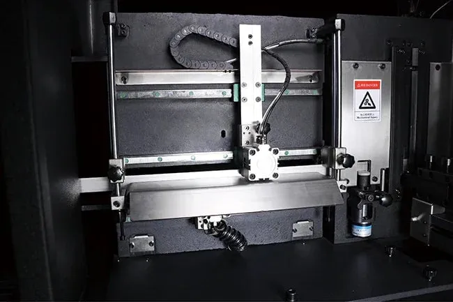 Máquina dobladora automática de letras