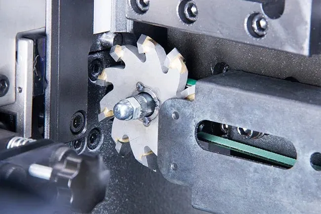 Máquina dobladora automática de letras
