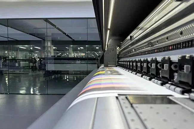 Impresora rollo a rollo de 3.2 m con 2 cabezales