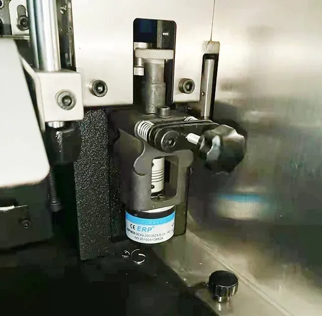 Máquina dobladora automática de letras