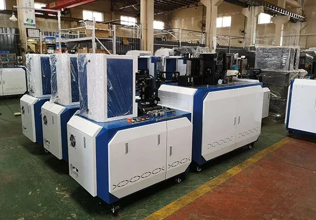 Máquina dobladora automática de letras